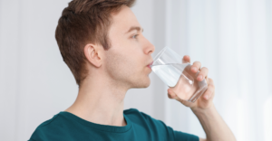 Dva litry vody denně? Kolik vody byste měli opravdu vypít,