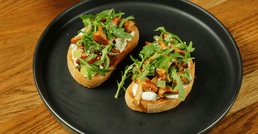 Podzimní topinka s houbami